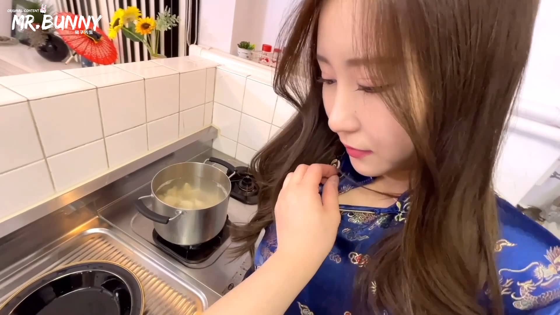 Girl at the yummy table screenshot 2